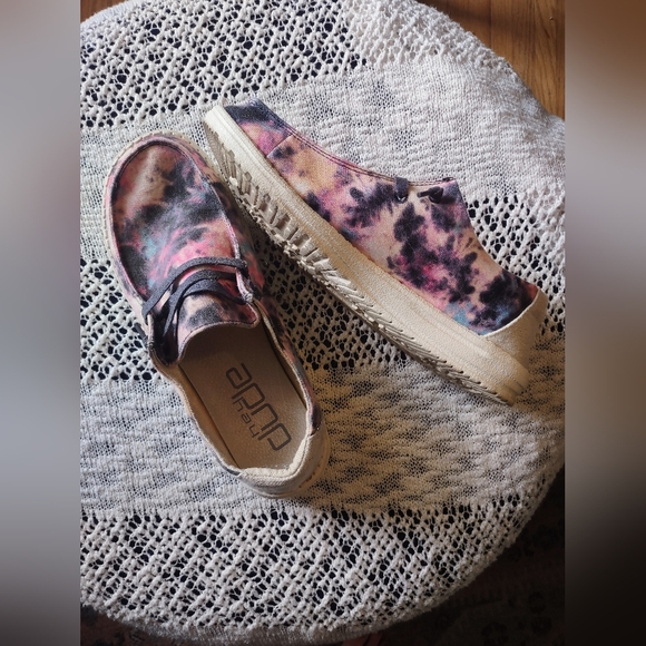 Hey Dude Multicolor Casual Shoes - Picture 2 of 3